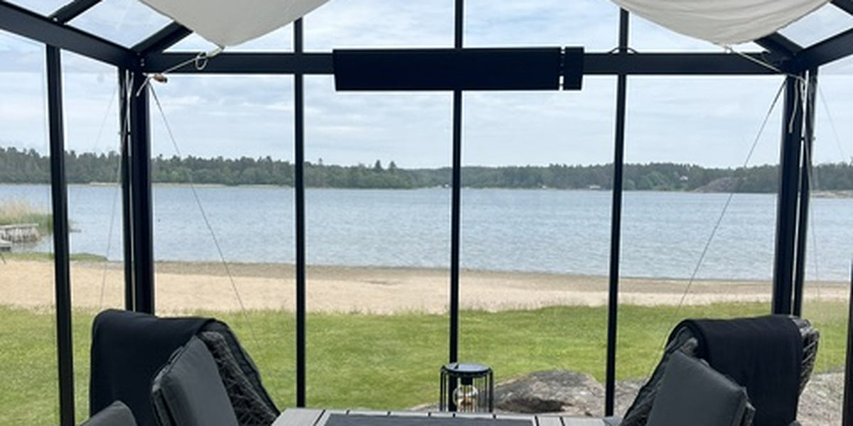 Inglasat uterum auf Åland mit havsutsikt und monterad Infrarotheizung Dark Heater 1800W  von Infracenter.l