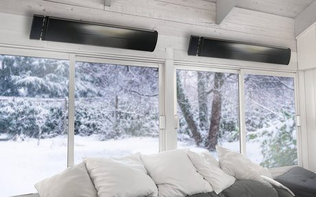 Två svarta Dark Heater 1800 W från Infracenter monterade i ett ljust uterum med stora fönster.