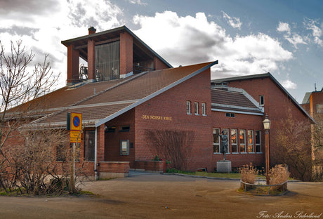 Oppstryn kyrka valde Infracenter – Snabb och energieffektiv uppvärmning med Dark Heater